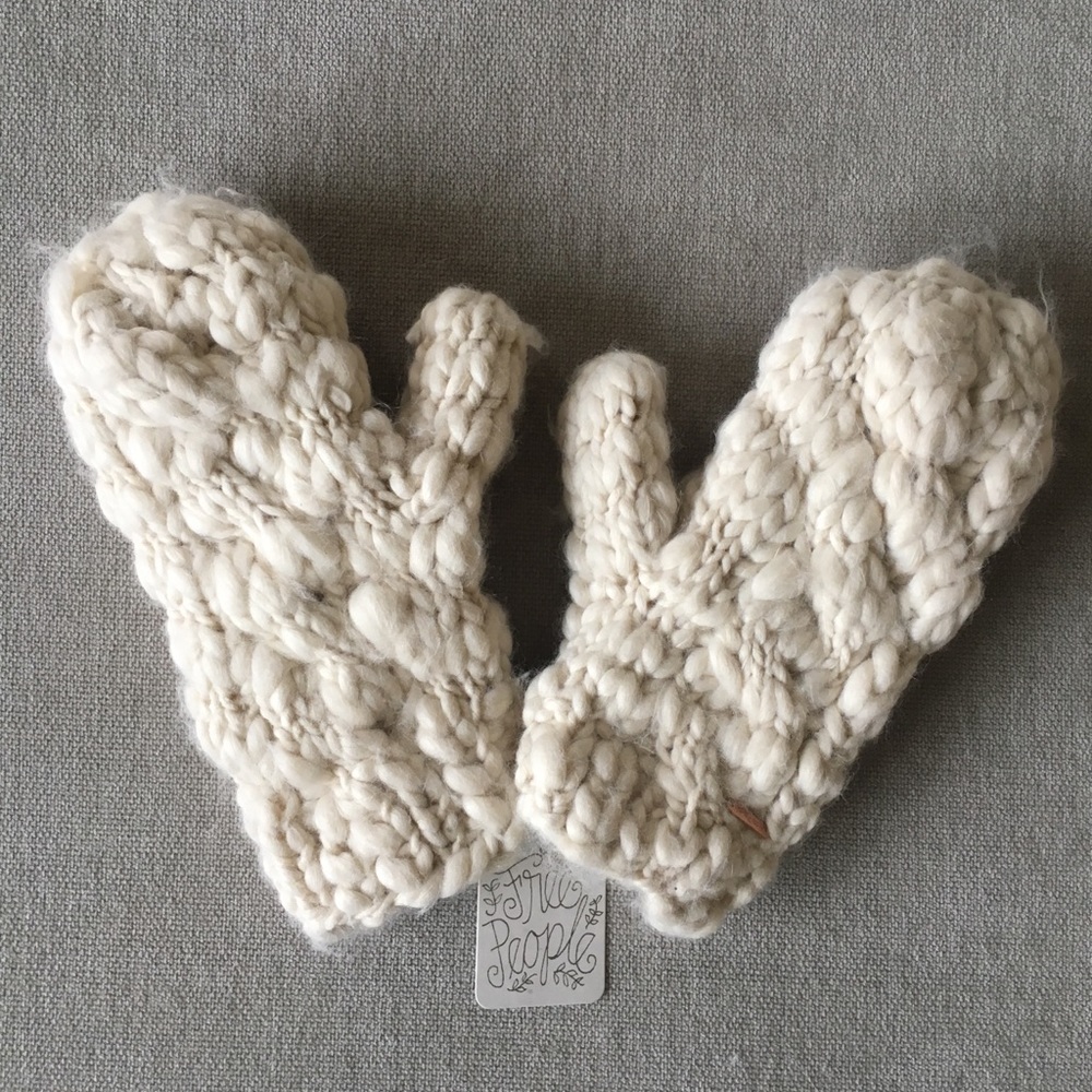 Free People Mittens in Ivory